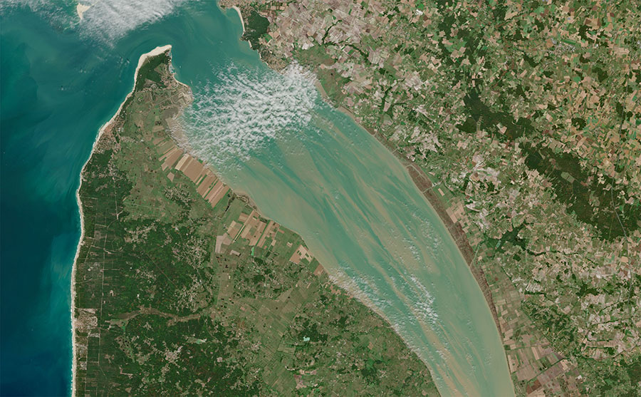 Gironde estuary by Sentinel-2